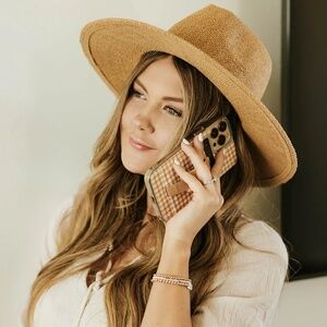 Brand New— Walli Case! Picnic Plaid.